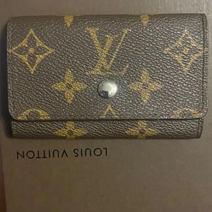 Louis Vuitton 6 key holder